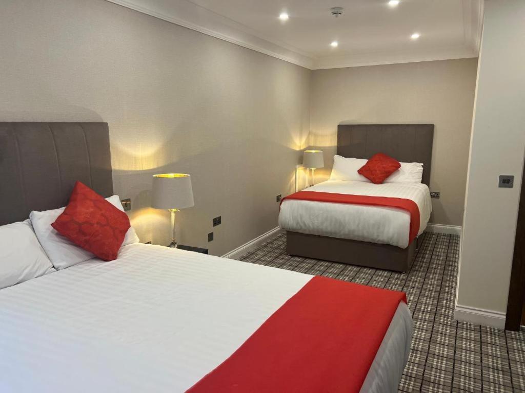 Tf Royal Hotel & Theatre Castlebar Exterior photo