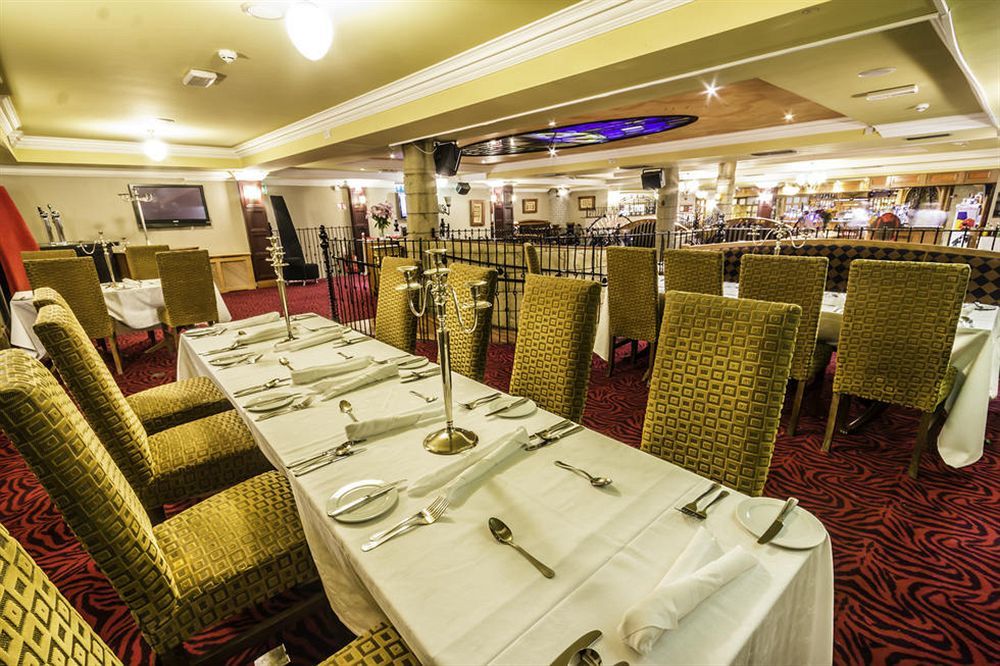 Tf Royal Hotel & Theatre Castlebar Exterior photo