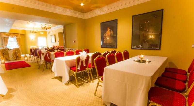 Tf Royal Hotel & Theatre Castlebar Exterior photo